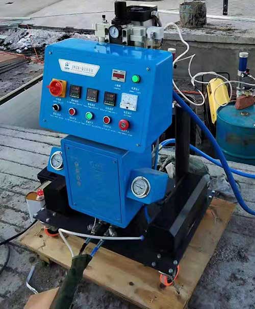 車輛內(nèi)飾頂棚噴涂發(fā)泡保溫 小型聚氨酯噴涂機(圖2) Q2600小型聚氨酯噴涂機