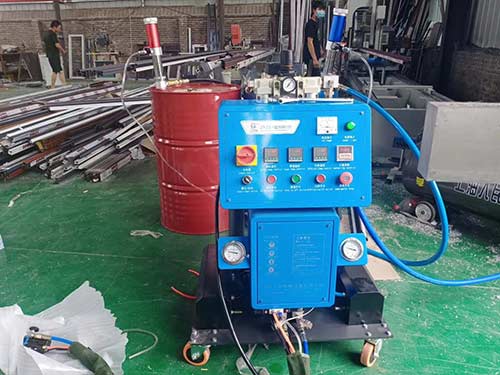 聚氨酯專用發(fā)泡機 防盜門夾層灌注(圖2) Q2600D防盜門夾層灌注聚氨酯專用發(fā)泡機