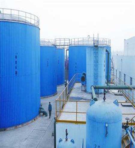 除鹽水箱內(nèi)部噴聚脲防腐涂層(圖1) 除鹽水箱內(nèi)部噴聚脲防腐涂層案例