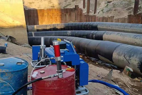 設(shè)備管道保溫發(fā)泡澆注聚氨酯施工噴涂機(jī)(圖5) 設(shè)備管道保溫發(fā)泡澆注聚氨酯施工噴涂機(jī)(圖5)