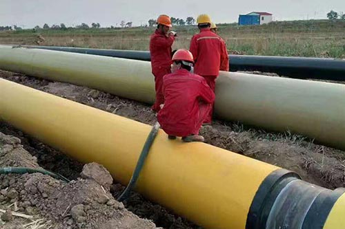 設(shè)備管道保溫發(fā)泡澆注聚氨酯施工噴涂機(jī)(圖4) 設(shè)備管道保溫發(fā)泡澆注聚氨酯施工