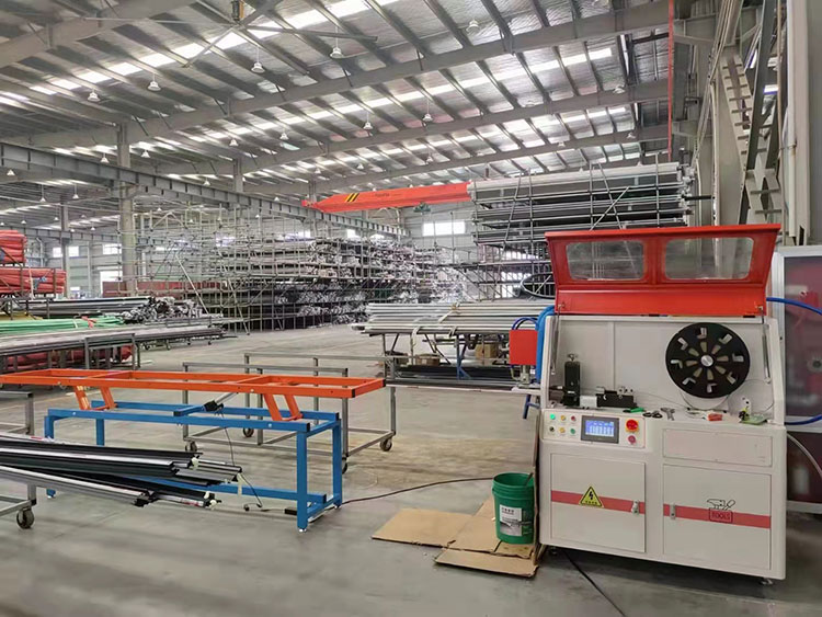 斷橋鋁型材空腔里的發(fā)泡(圖2) 斷橋鋁型材空腔里的發(fā)泡