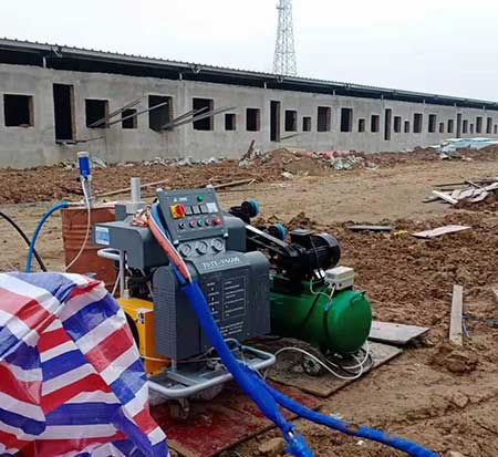 養(yǎng)殖場噴涂(圖1) 養(yǎng)殖場H5600聚氨酯噴涂設備