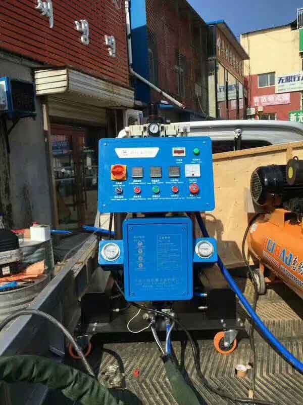 聚氨酯噴涂發(fā)泡機(jī)在吉林公主嶺用于冷庫噴涂施工