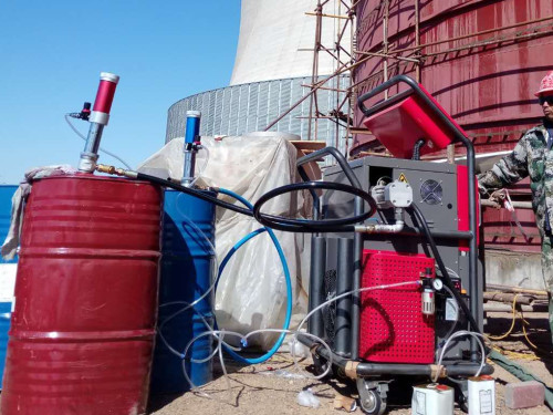 進(jìn)口聚脲噴涂機(圖1) 進(jìn)口聚脲噴涂機電廠除鹽水箱防腐施工