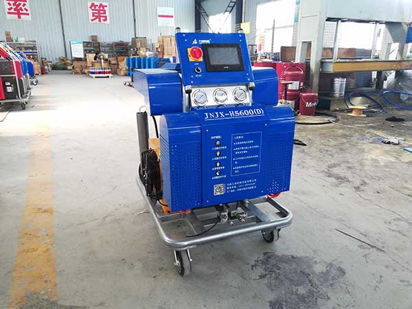 托盤半掛車高耐磨襯里聚脲材料噴涂(圖2) 上圖:JNJX-H5600(D)液壓聚脲噴涂機