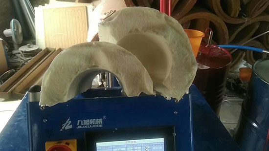 PLC控制多工位聚氨酯發(fā)泡機(jī) 瓦殼管澆注 防盜門(mén)填(圖1) PLC控制多工位聚氨酯發(fā)泡機(jī)瓦殼管澆注