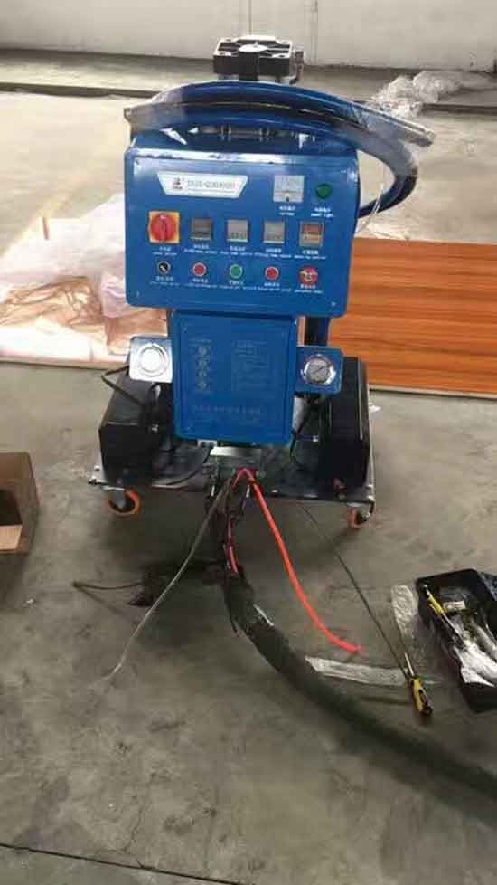 聚氨酯現(xiàn)場發(fā)泡產(chǎn)品防護(圖2) Q2600噴涂機冷鏈包裝箱聚氨酯現(xiàn)場發(fā)泡填充