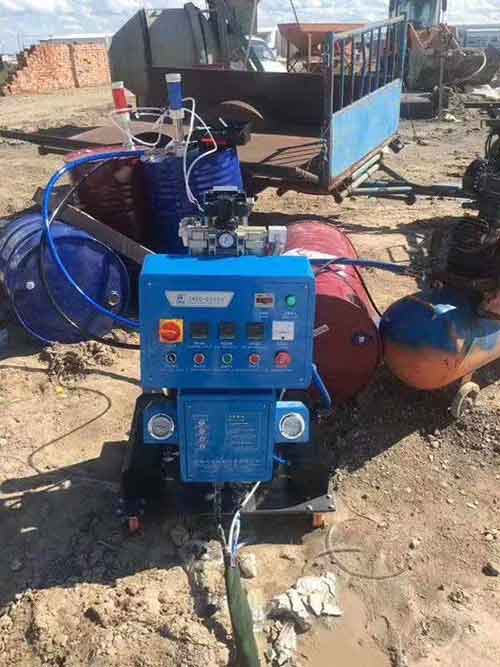 陜西聚氨酯噴涂機(jī)(圖1) 陜西聚氨酯噴涂機(jī)養(yǎng)殖場保溫施工